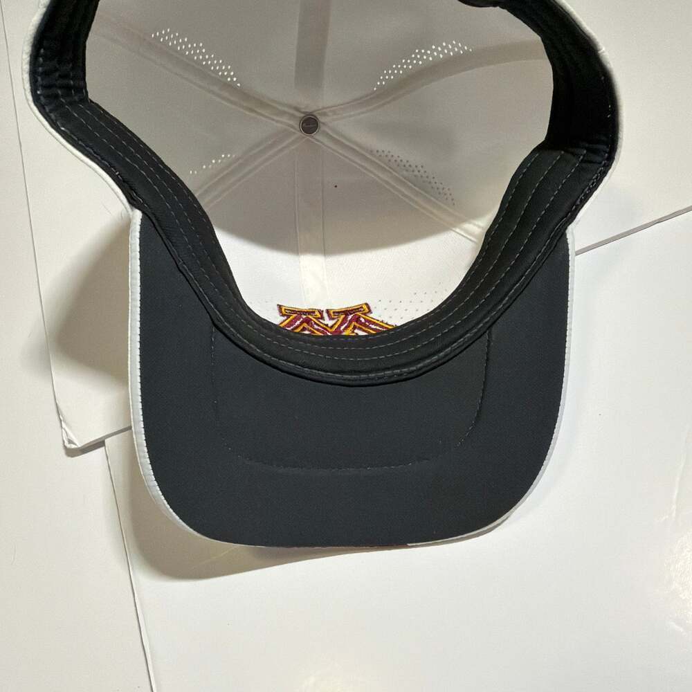 Minnesota Golden Gophers Nike Dri-FIT Classic99 Performance Flex Hat - Picture 8 of 8